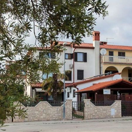 Apartments Grozdanic Fazana Exterior photo