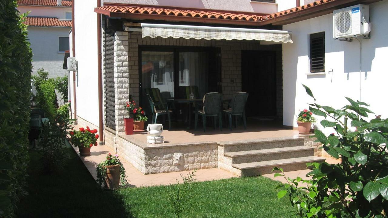 Apartments Grozdanic Fazana Exterior photo
