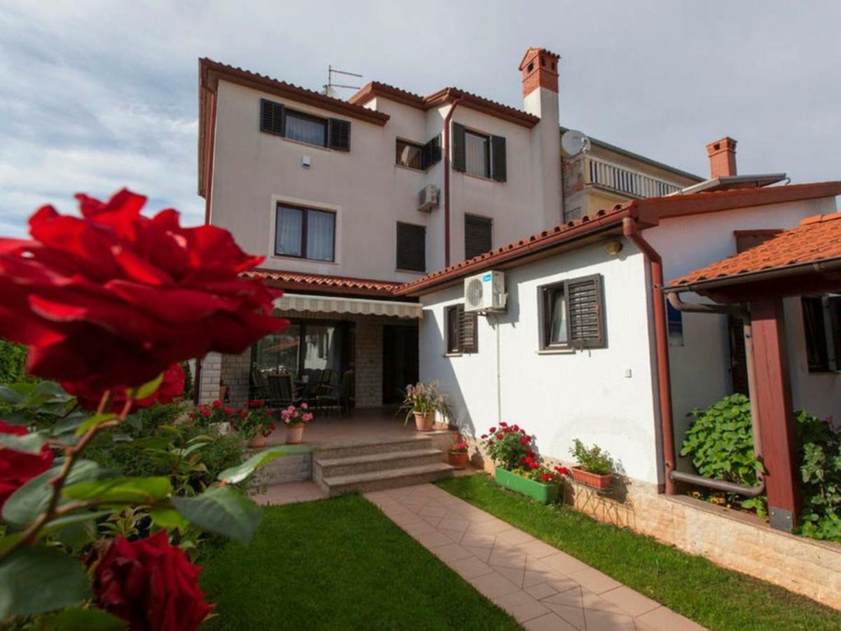 Apartments Grozdanic Fazana Exterior photo