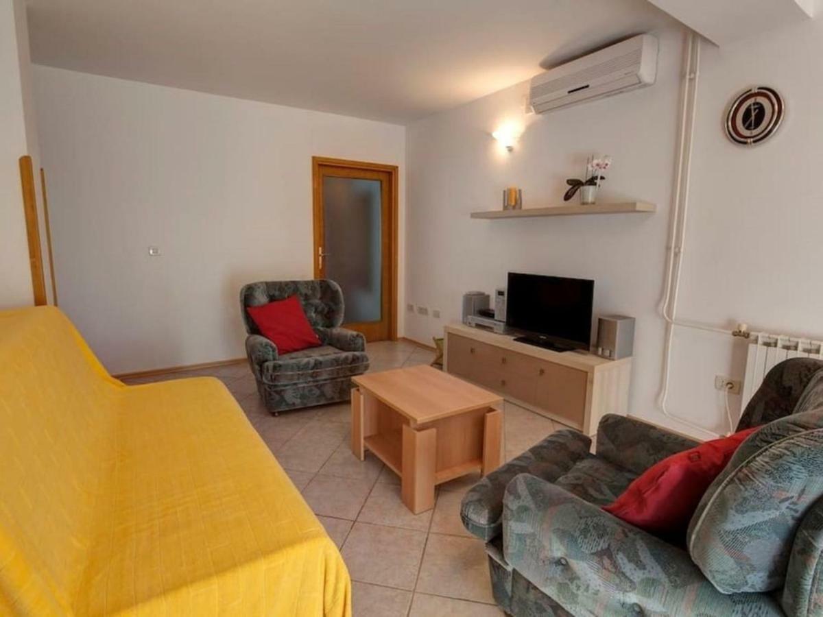 Apartments Grozdanic Fazana Exterior photo