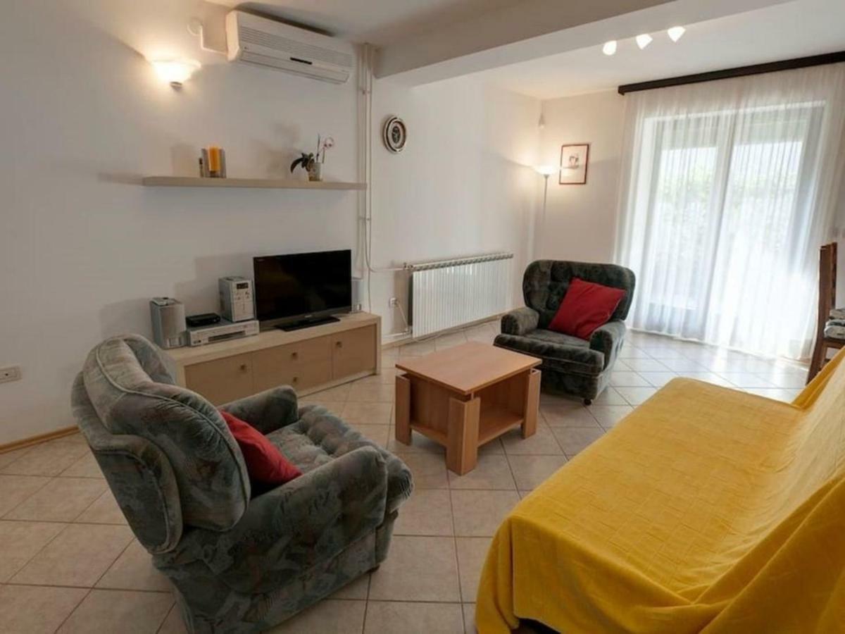 Apartments Grozdanic Fazana Exterior photo